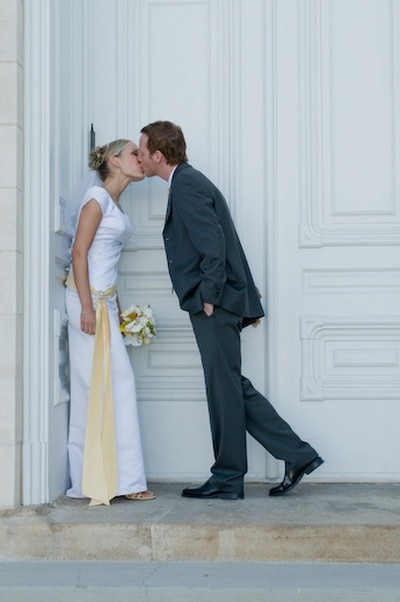 wedding pic kissing 1